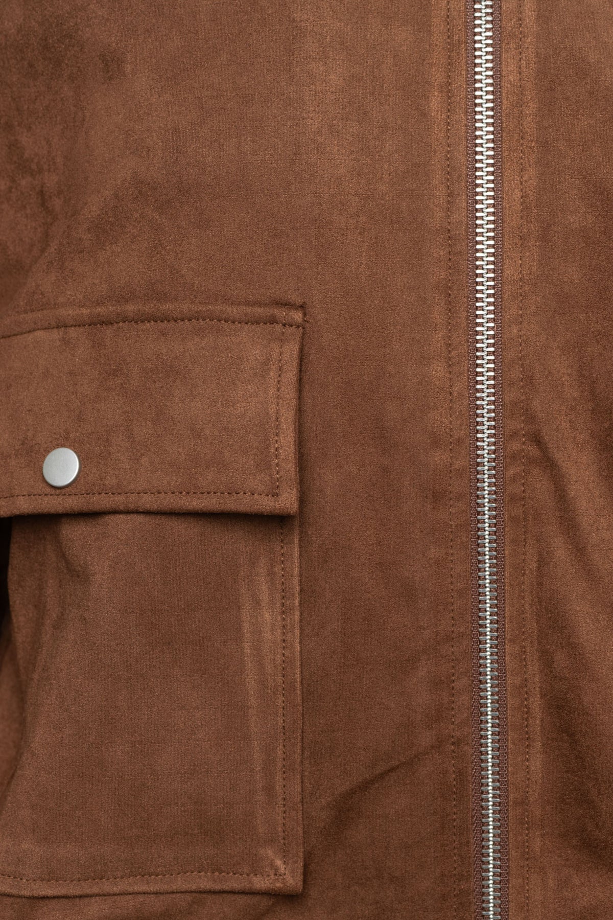 Hazel Caramel JA135 jas voor dames van &Co woman, getailleerd met knopen en lange mouwen, op een witte achtergrond