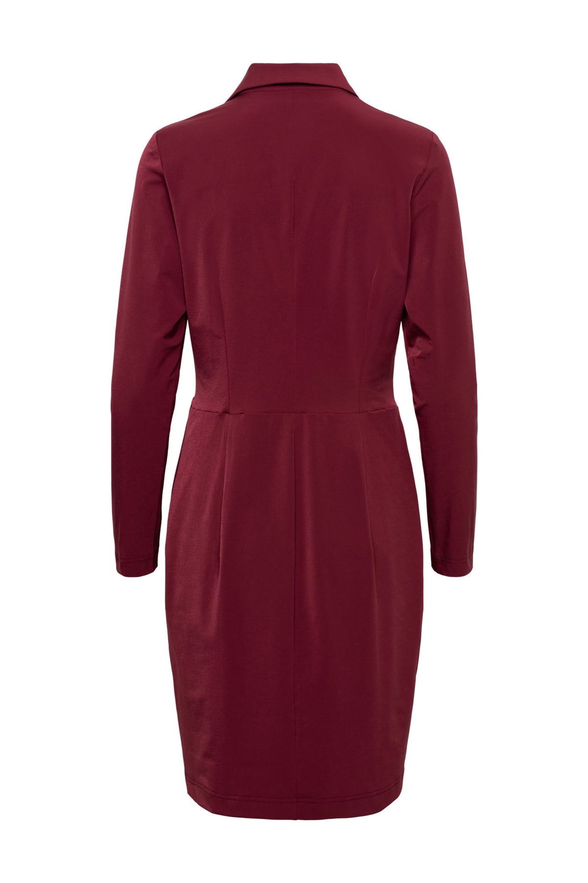 Wijnrode travel jurk van &Co woman, model met comfortabele pasvorm en elegante uitstraling, geschikt voor reizen en casual gelegenheden.