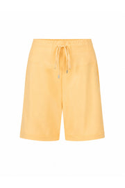 Zoso Travel Short Bowie in apricot, casual korte broek met ritssluiting en zakken, comfortabel voor reizen en dagelijks gebruik.