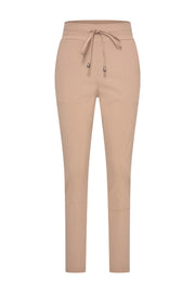 Mi Piace travelbroek Portabella, comfortabele wijde broek met elastische taille en patroon, geschikt voor reizen en casual dragen.