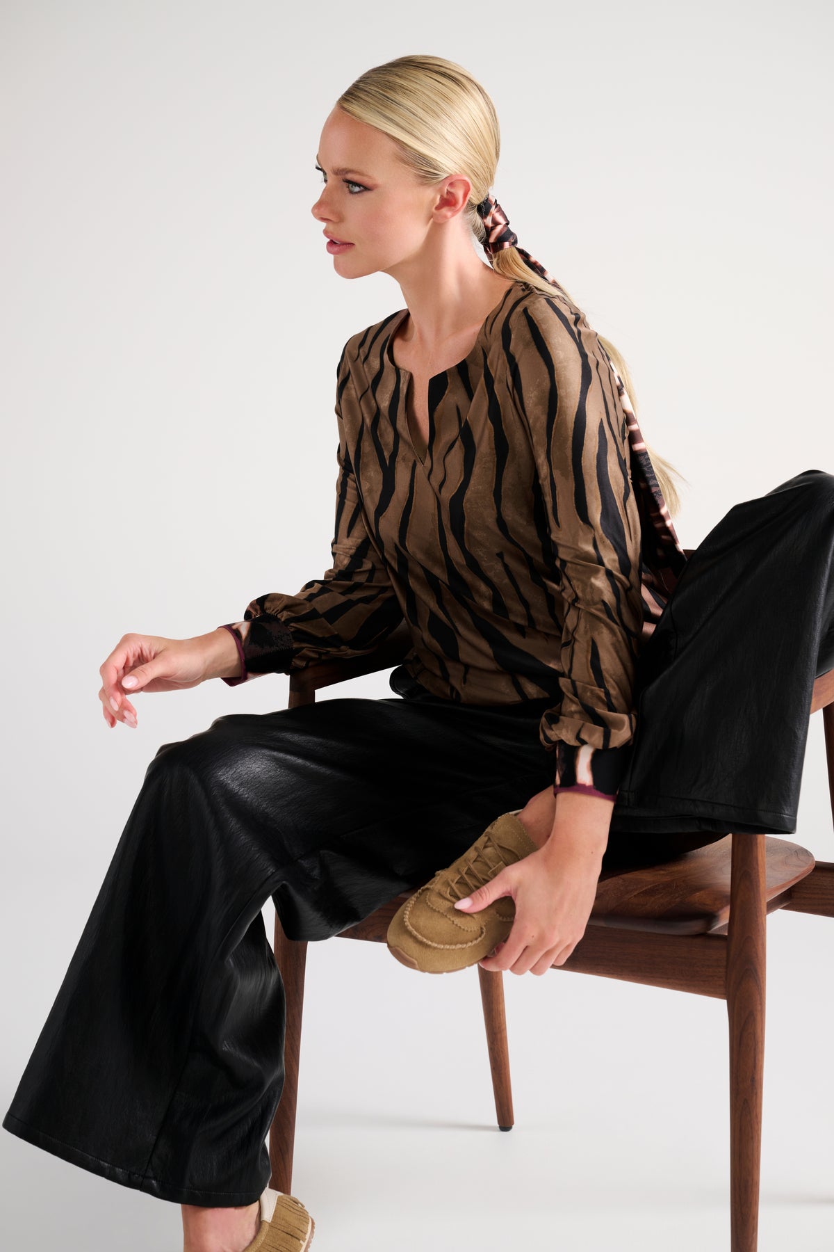 K-design top sjaaltje met print, lichtgewicht en kleurrijk, gedragen als accessoire of haarband, voor een stijlvolle look.