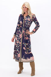 Zwarte maxi jurk met bloemenprint van K-design, lange mouwen en vloeiende stof, perfect voor zomerse gelegenheden.