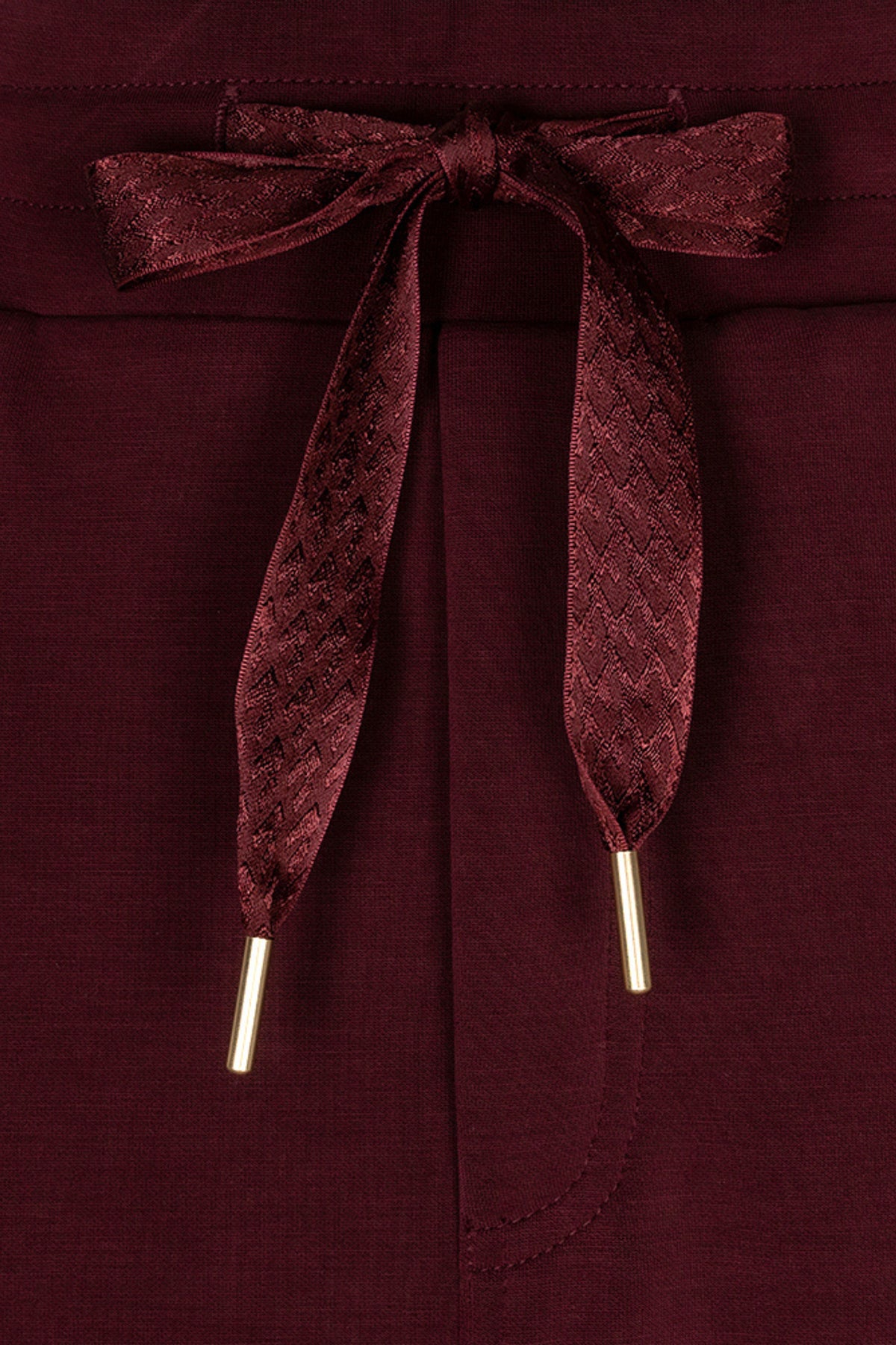 Lange rokken van acetate in merlot kleur van EsQualo, met vloeiende stijl en elegante snit, zichtbaar op de afbeelding.