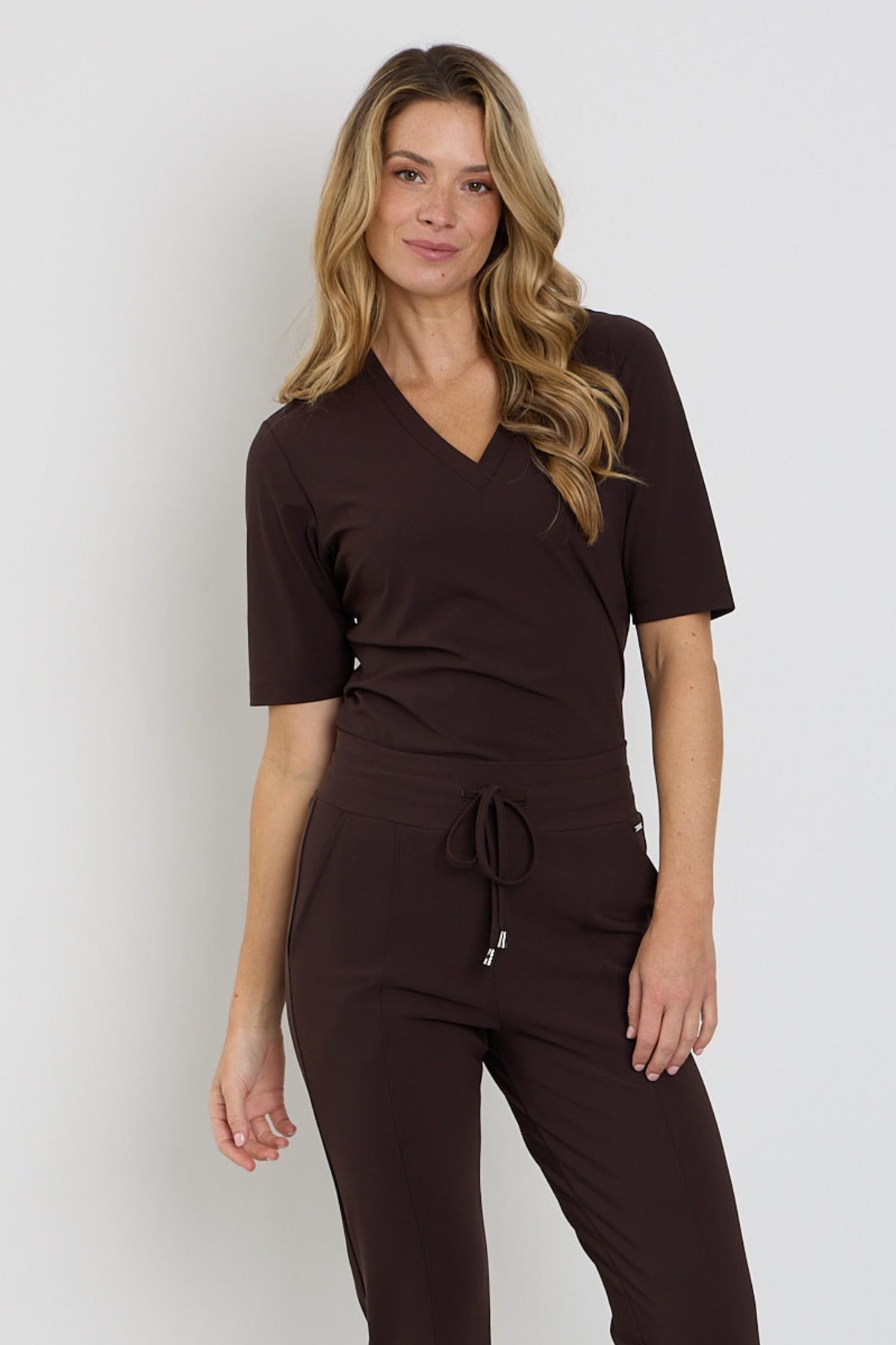 Mi Piace Travel Top Espresso, stijlvolle reisaccessoire met elegante afwerking en compact ontwerp voor onderweg.