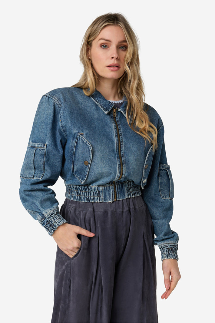 Ibana Joseph Piedra denim jas met klassieke snit en stevige stof, geschikt voor casual en streetwear looks.