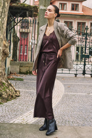 Lange acetate rok in cacao kleur van EsQualo, elegant met vloeiende pasvorm, geschikt voor formele en casual gelegenheden.