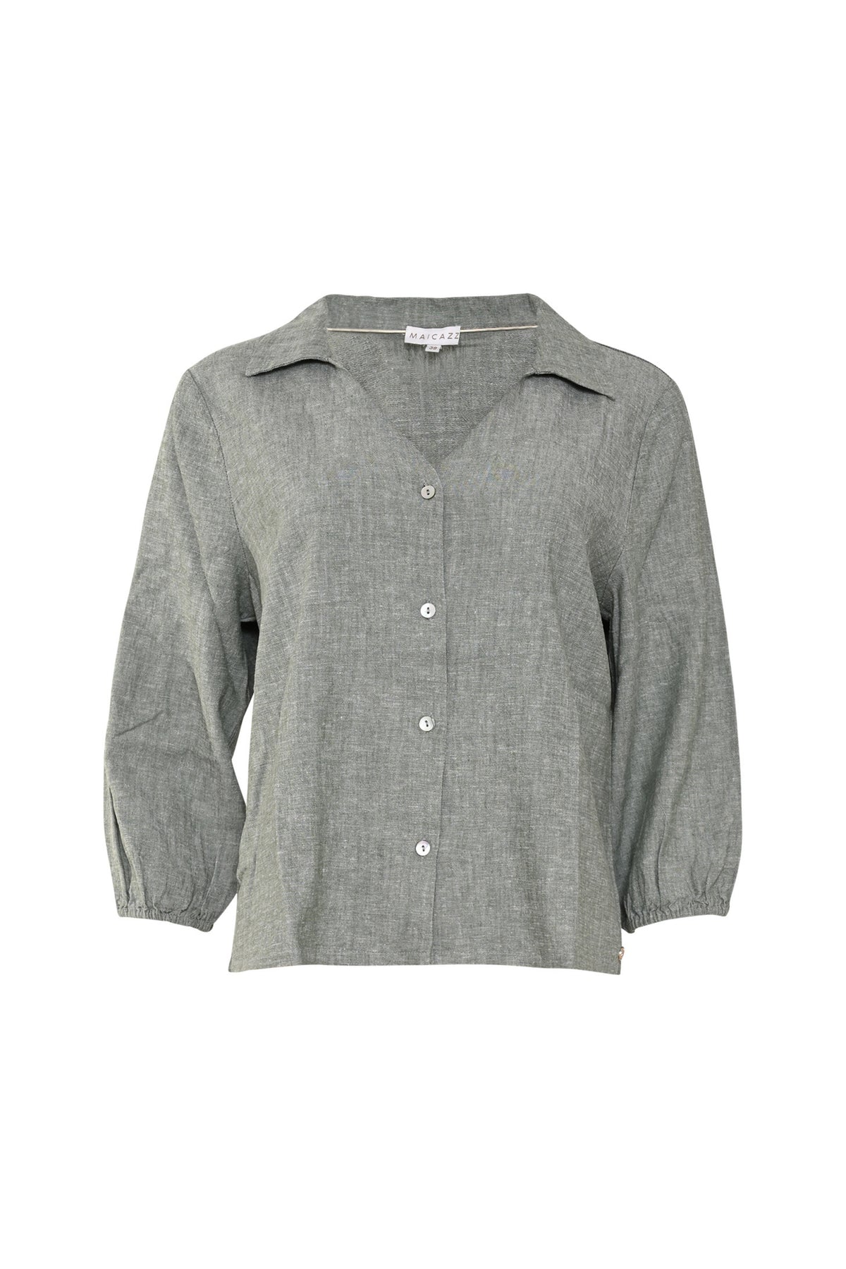Lichte groene blouse Jolene van Maicazz & Zizo, getailleerd model met lange mouwen en knoopsluiting, op wit achtergrond