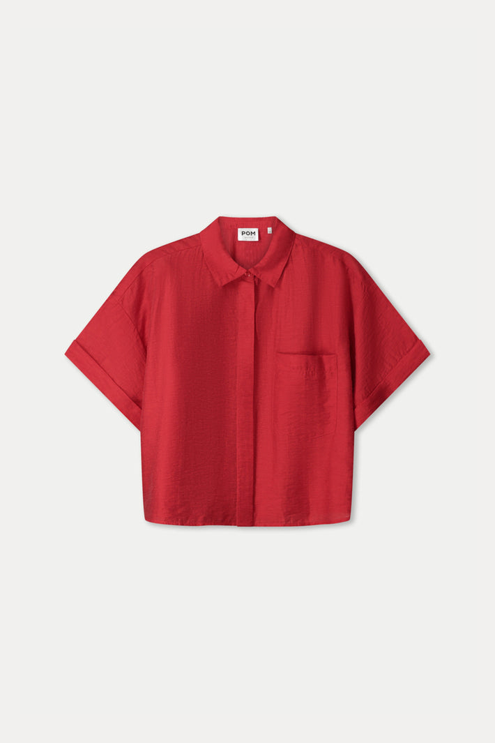 POM Amsterdam blouse Bloom Red SP9582, rode blouse met zachte stof en stijlvolle pasvorm, getoond op model.