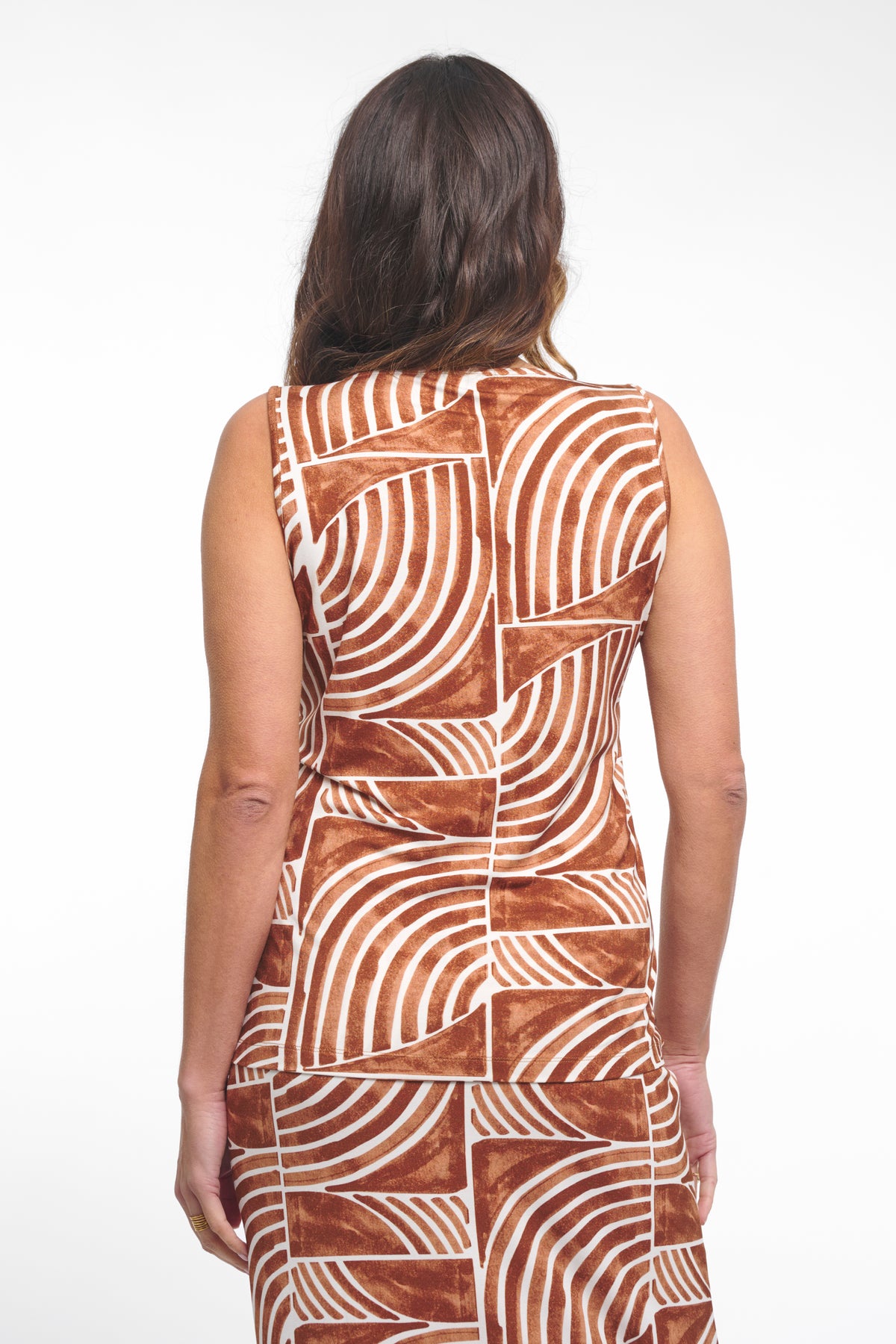 Zoso zomer top Britt Camel 262, lichte blouse met korte mouwen en ronde hals, geschikt voor casual zomeroutfits.