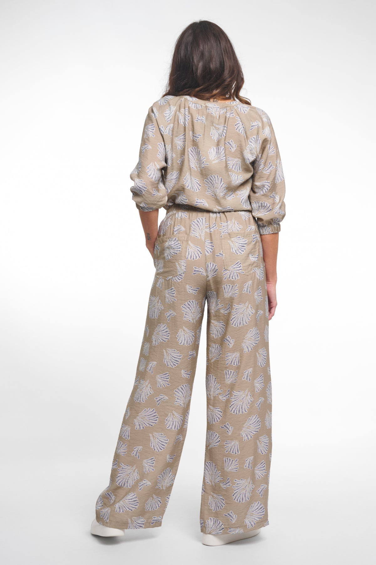 Zoso Louise Sage broek voor dames, comfortabele groene broek met tailleband en rechte pijpen, geschikt voor casual draagstijl