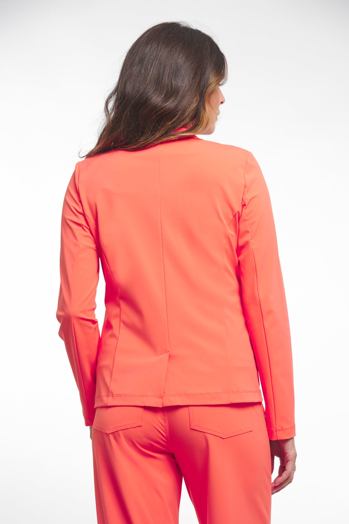 Zoso Travel Blazer Chantal Coral, lichtgewicht damesblazer met kleurrijk ontwerp voor zakelijke en casual gelegenheden