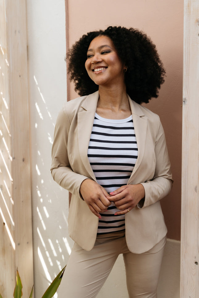 &Co woman Heavy Travel Blazer Phileine Sand BZ167 Stretchshop.nl