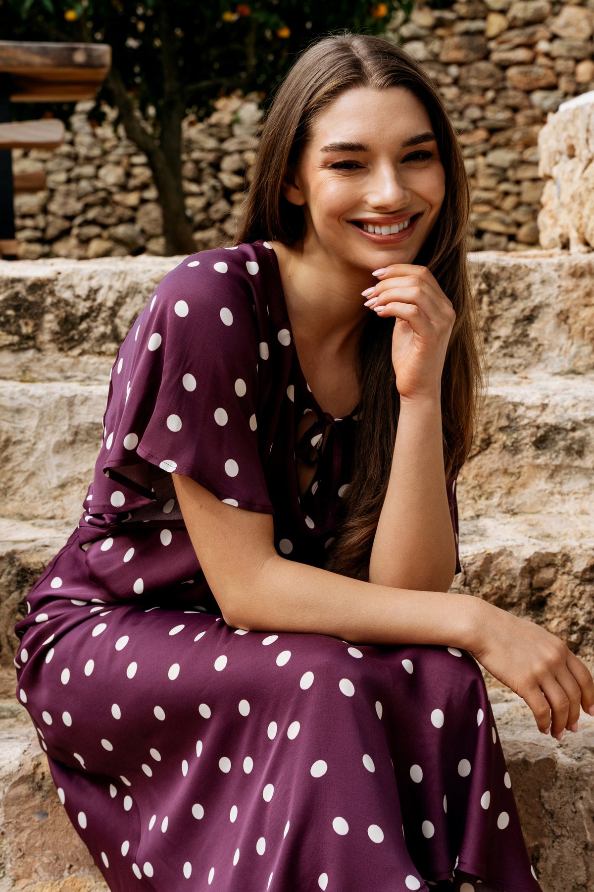 Lange rok Bibbi Dot Plum Multi van &Co woman met kleurrijke stippenprint en flatterende pasvorm.