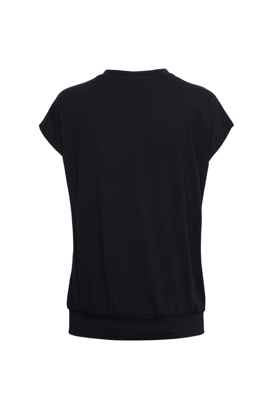 Navyblauwe top Lucia van &Co woman, casual damestop met ronde hals en zachte stof, op een witte achtergrond.