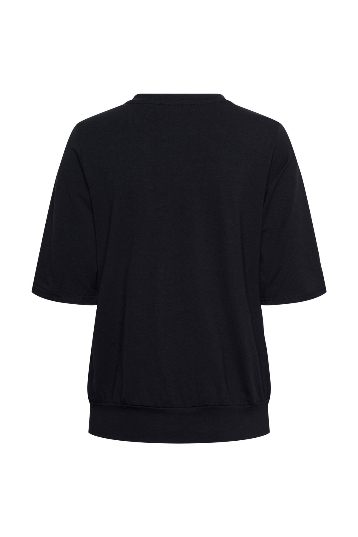 Navy blauw top Lucille van &Co woman, lichtvallend met lange mouwen en V-hals, gedragen door een model.