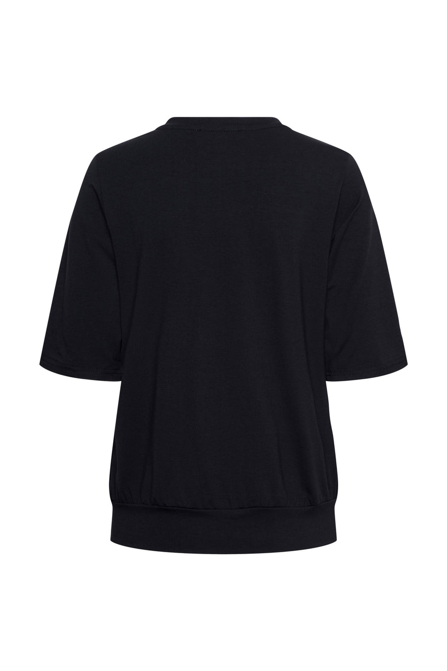 Navy blauw top Lucille van &Co woman, lichtvallend met lange mouwen en V-hals, gedragen door een model.