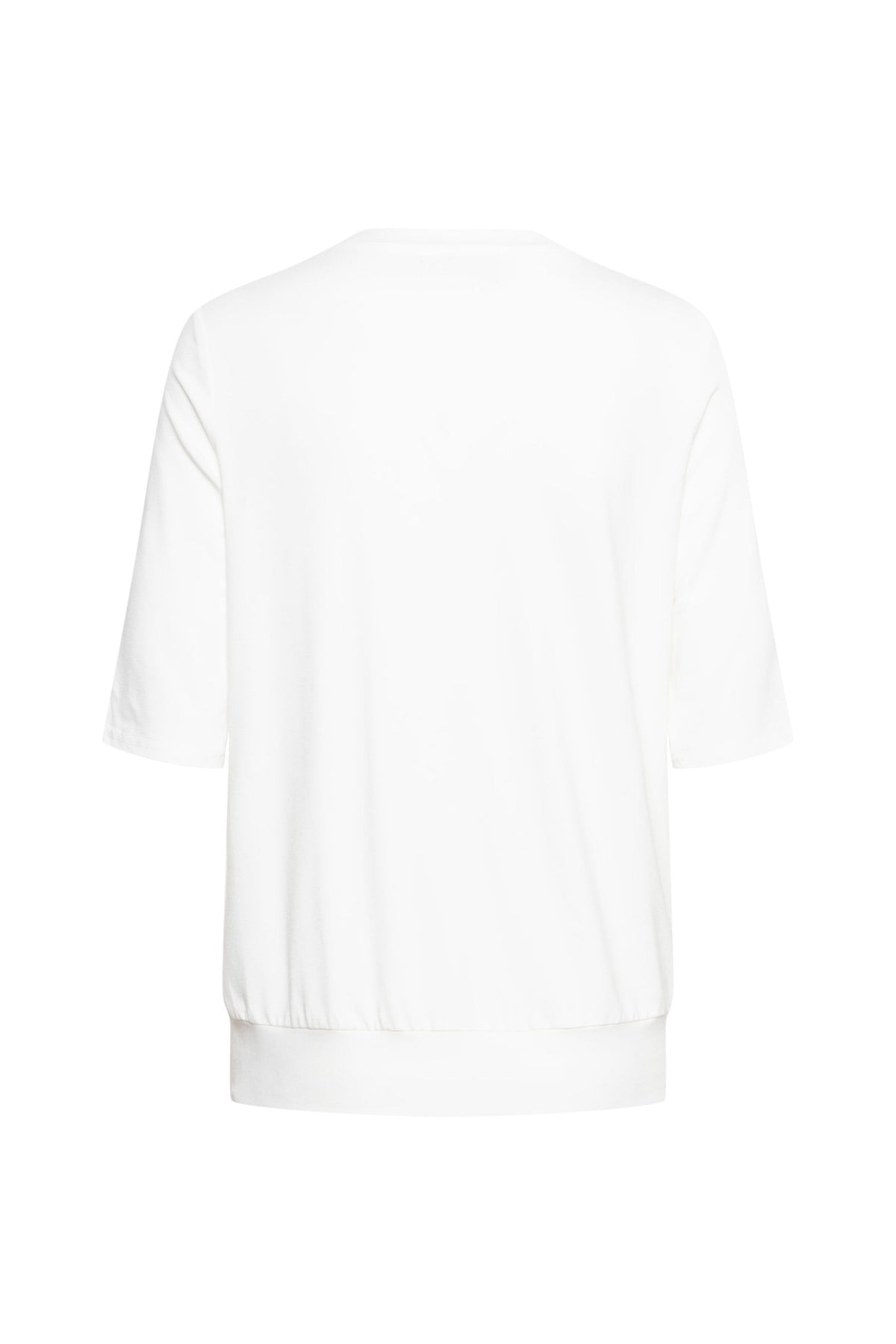 Offwhite top Lucille van &Co woman, casual stijl met ronde hals en korte mouwen, gedragen door een model.
