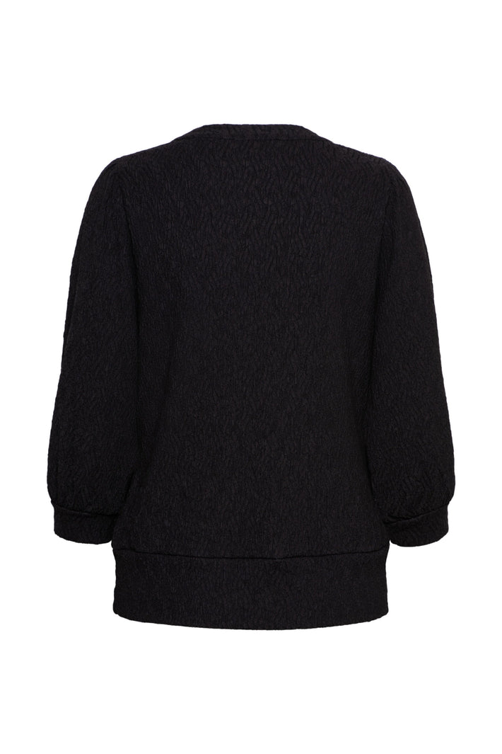Zwarte &Co woman Tyler top met ronde hals en korte mouwen, gedragen door een model.