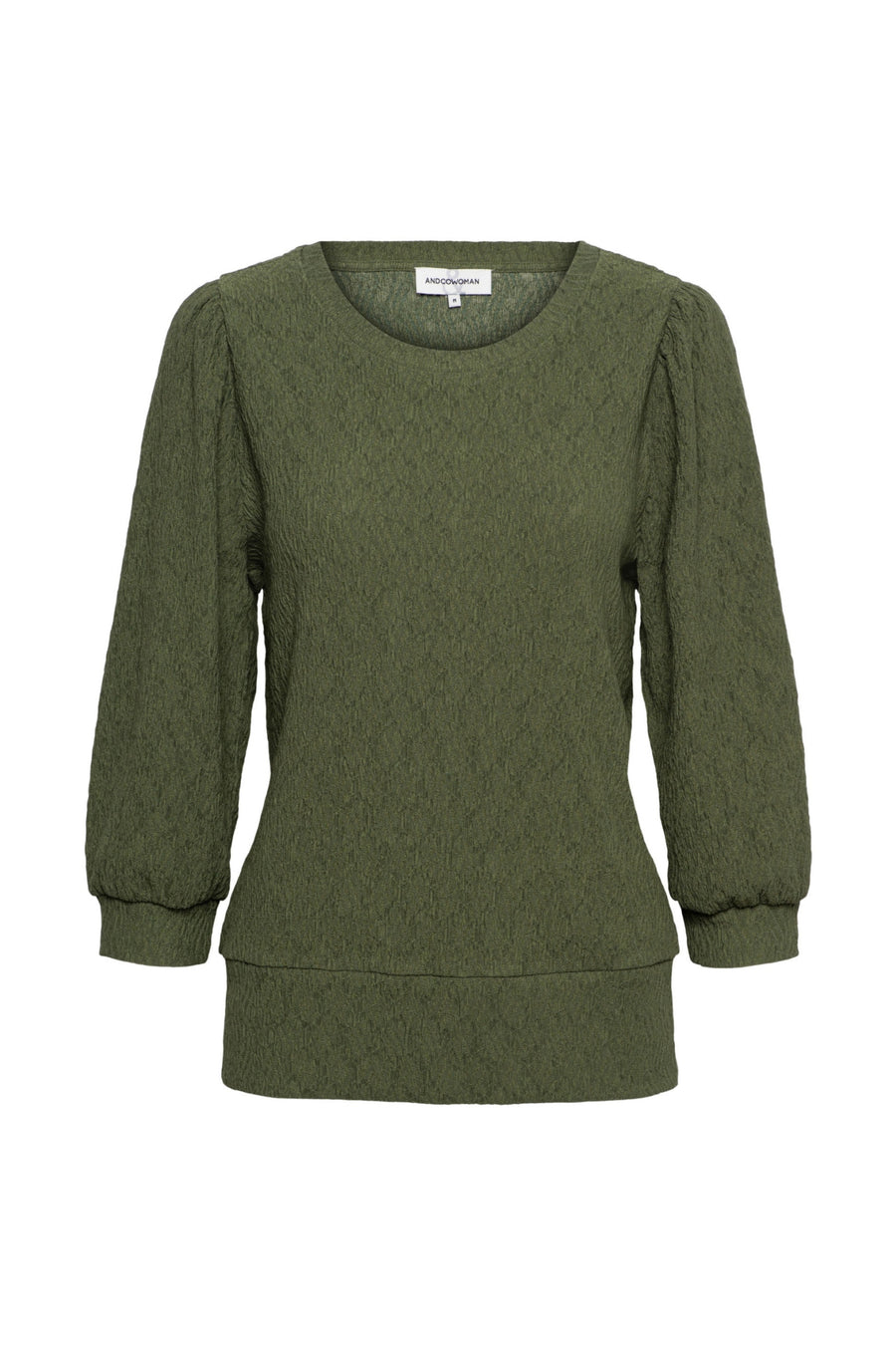 Olijfgroene &Co woman Top Tyler, casual damestop met ronde hals en korte mouwen, gelegen op een witte achtergrond.