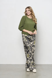 Groene &Co woman Tyler Olive top met ronde hals en korte mouwen, casual en stijlvol voor dagelijks gebruik.