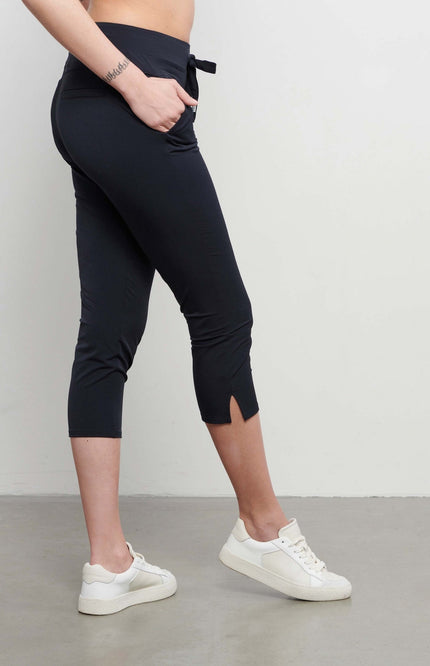 &Co woman Travel broek capri phoenix navy Stretchshop.nl
