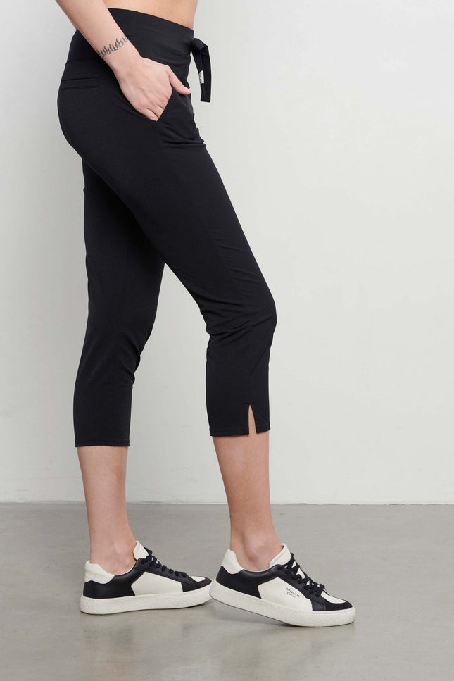 &Co woman Travel broek capri phoenix zwart Stretchshop.nl
