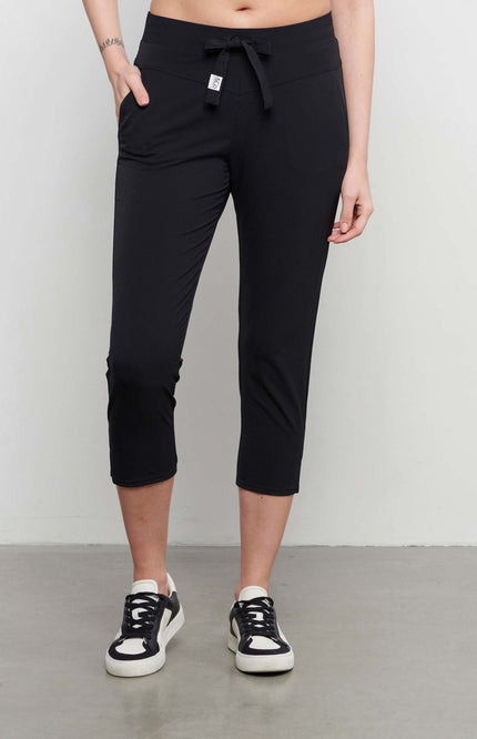 &Co woman Travel broek capri phoenix zwart Stretchshop.nl