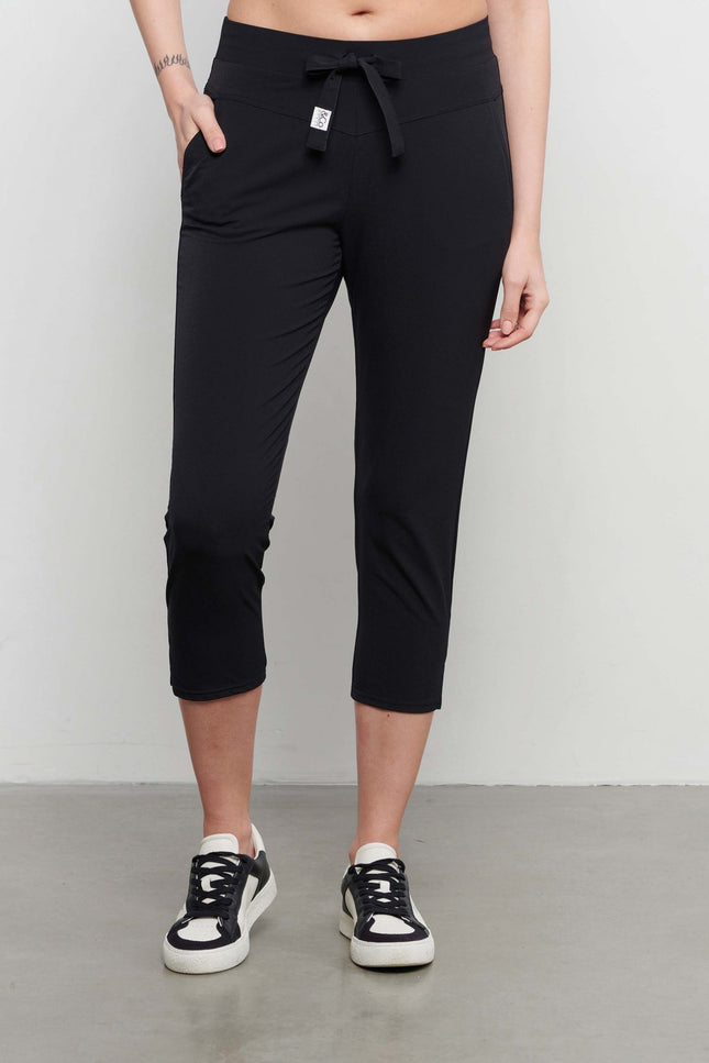 &Co woman Travel broek capri phoenix zwart Stretchshop.nl