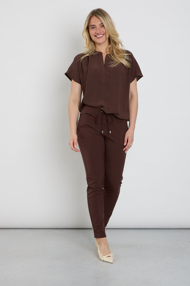 &Co woman Travel Broek Penny Chocolate PA100-2 Stretchshop.nl
