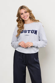 Grijze melange trui van &Co woman, Boston model, zachte stof en comfortabele pasvorm, zichtbaar op de afbeelding.