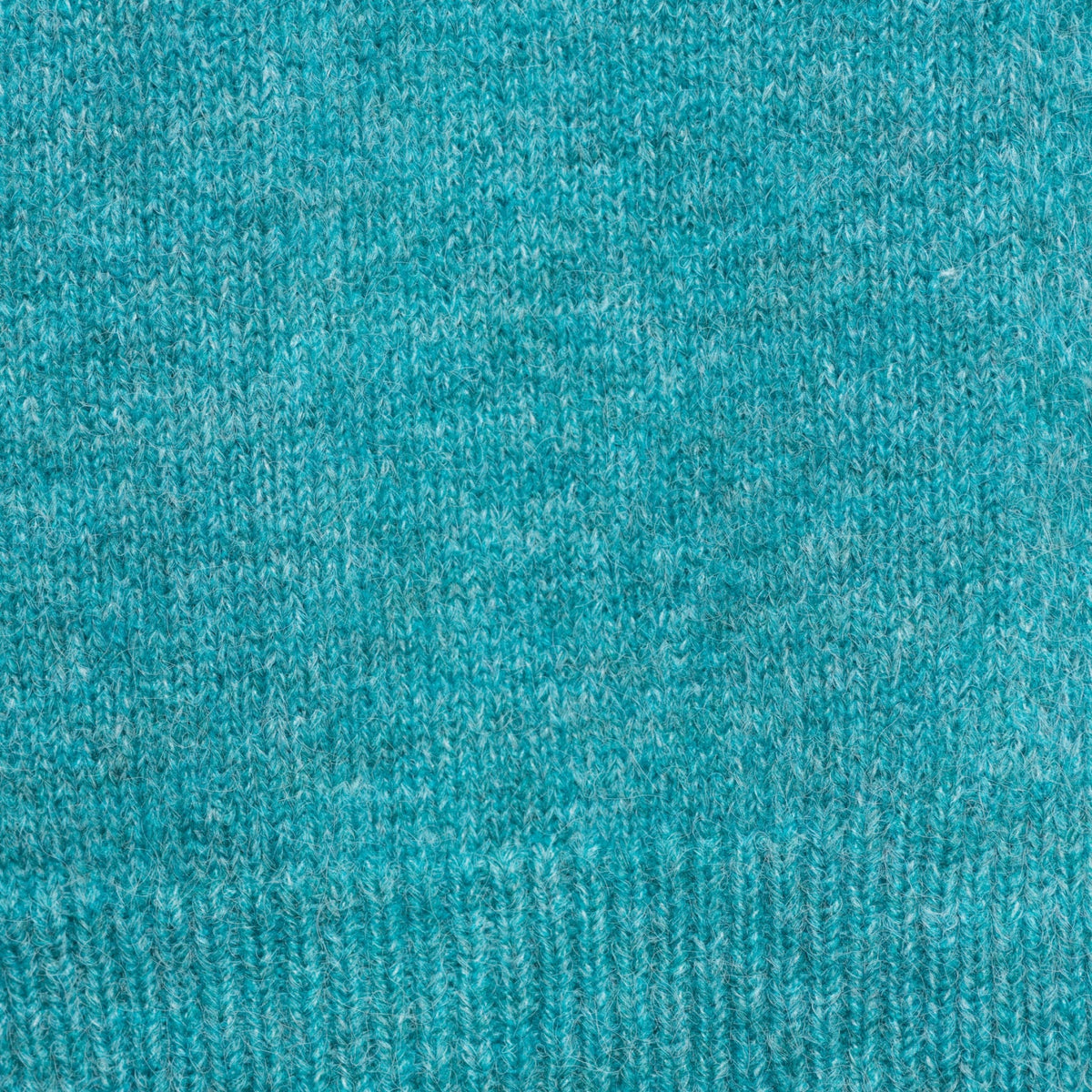 Groene mineralkleur vest van &Co woman, comfortabele pasvorm, zichtbaar in de afbeelding.