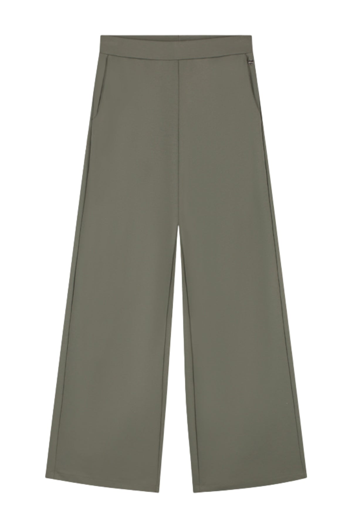 Lichte khaki broek Izzy van Elvira Casuals, close-up van de pasvorm en stoftextuur.