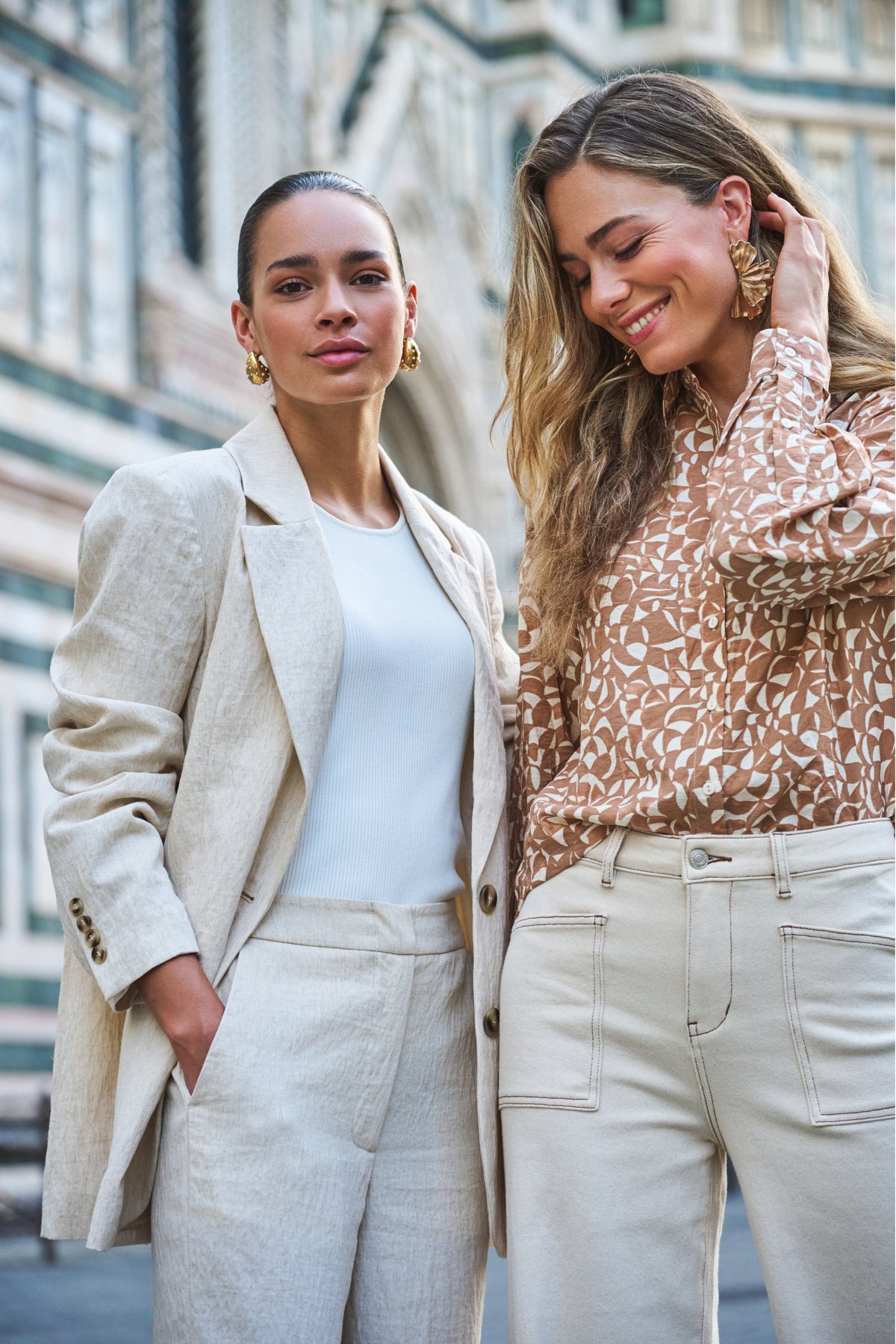 Natuurlijke linnen blazer van EsQualo met een klassieke pasvorm en beige kleur, geschikt voor een stijlvolle look.