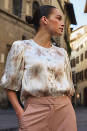 EsQualo ballonblouse in Scarlet Flowerpower print met bloemenprint, losvallend model en lange mouwen.