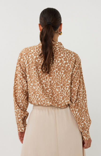 EsQualo Blouse Boxy Scarlet Graphic Print SP26.14007 Stretchshop.nl