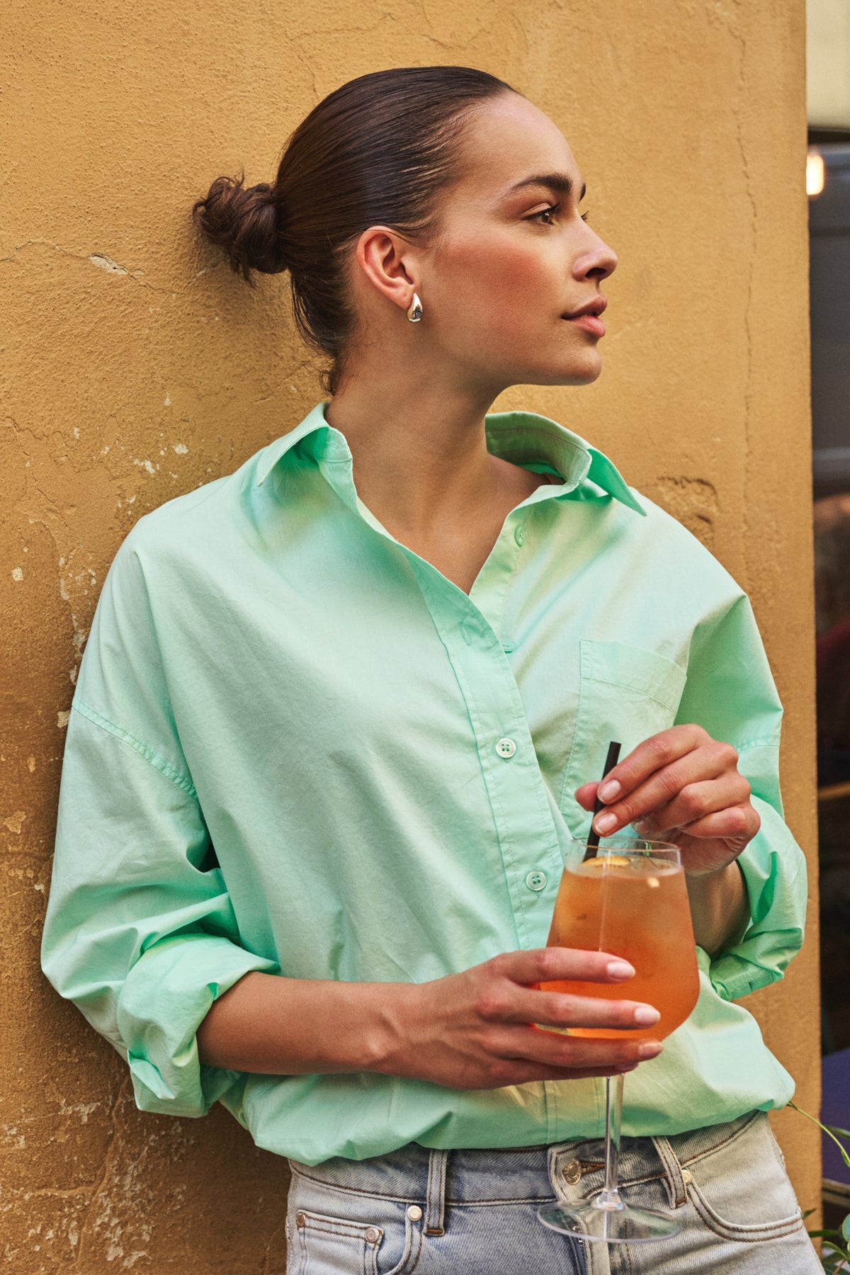 Mintgroene cropped blouse van EsQualo in poplin stof met korte mouwen en knoopsluiting voor een stijlvolle look