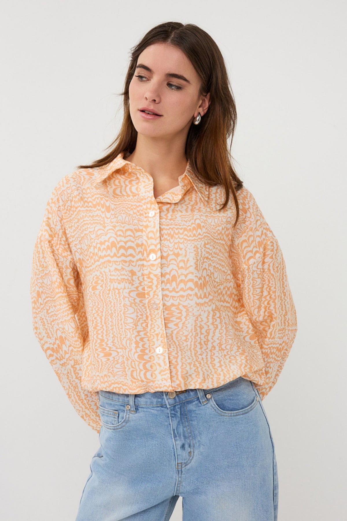 EsQualo blouse met elastische onderkant en wave print, modieuze damesblouse voor casual en stijlvolle looks.