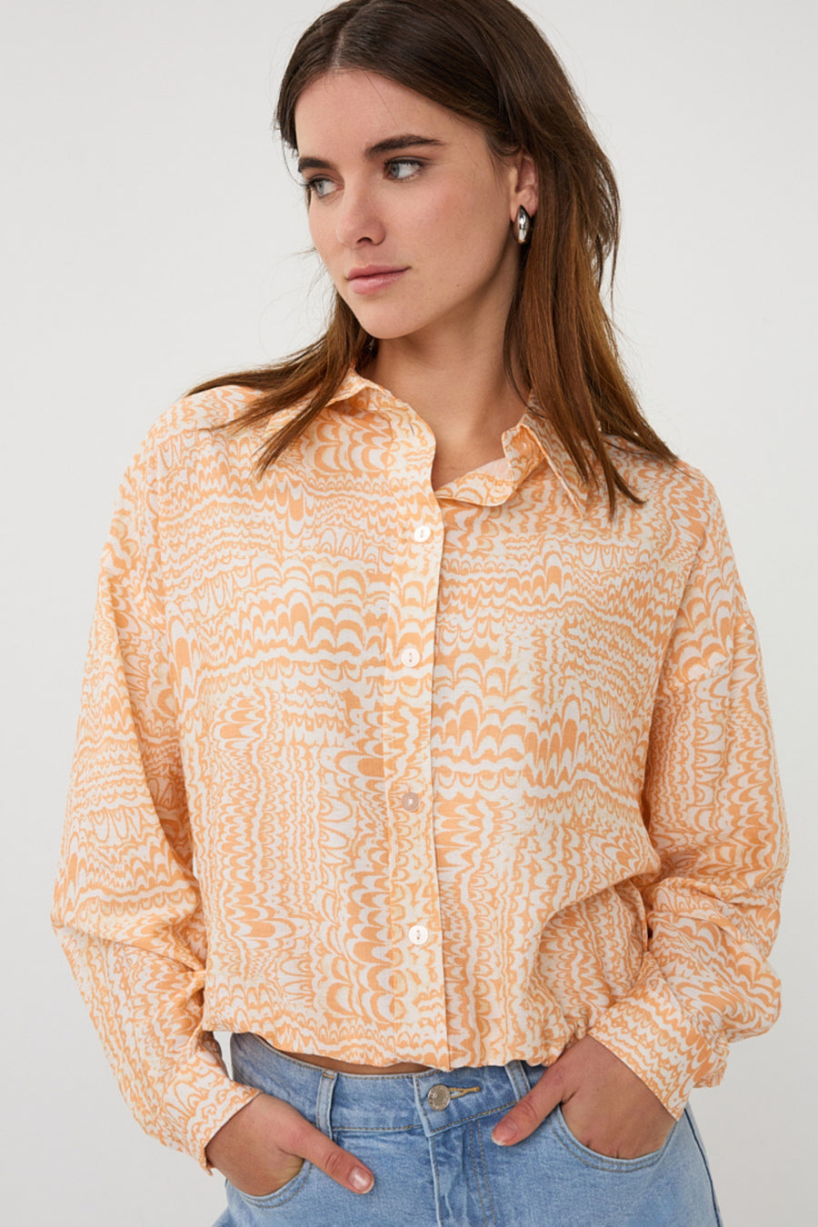 EsQualo blouse met elastische onderkant en golfprint, comfortabel en stijlvol damestop voor casual draagstijl.