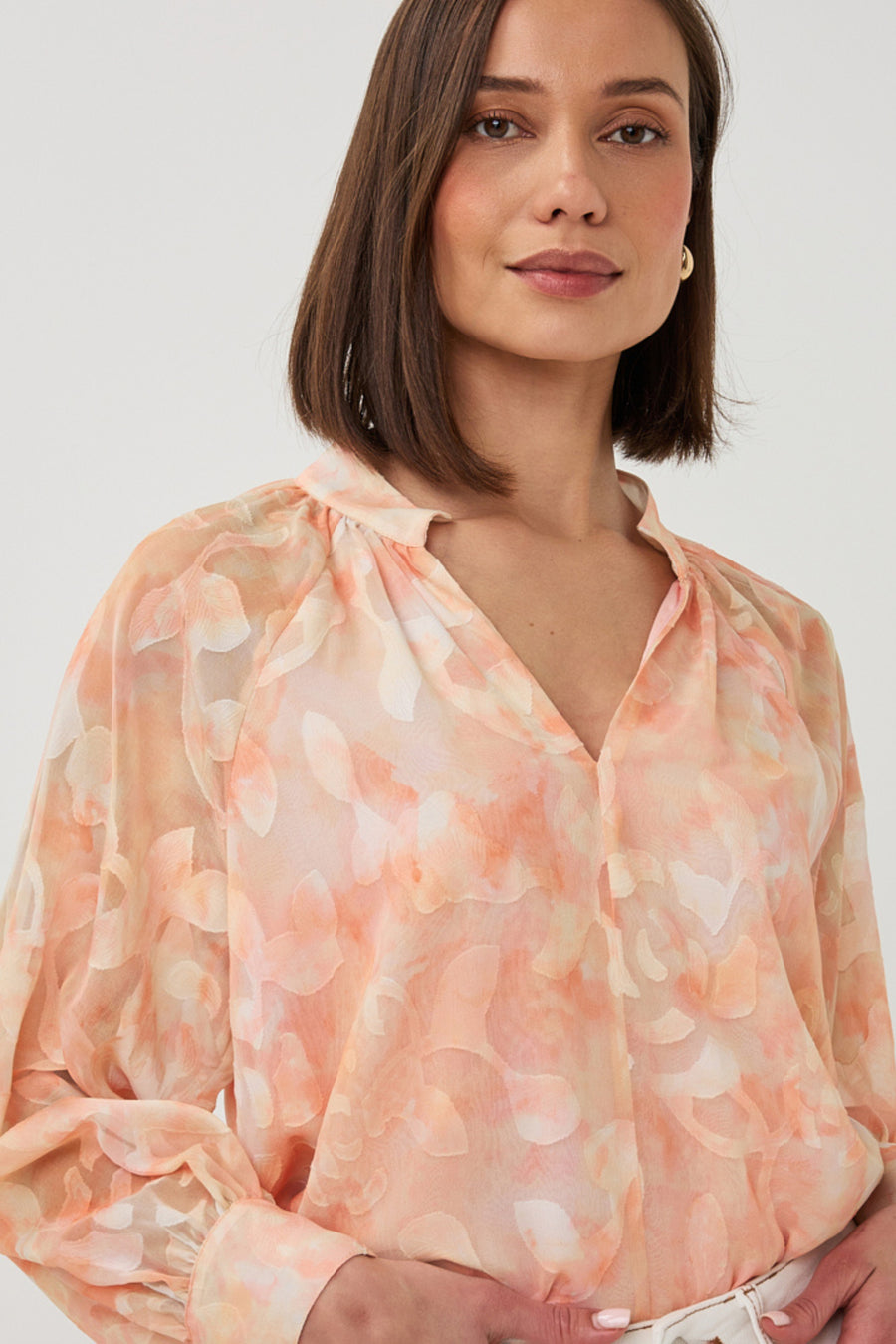EsQualo blouse Raglan Divine Watercolor Print, kleurrijk en luchtig met bloemenmotief en comfortabele pasvorm.