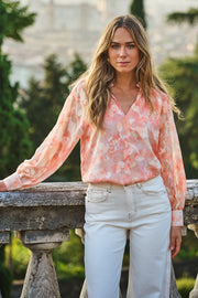 EsQualo blouse Raglan Divine Watercolor Print, kleurrijke katoenen top met losvallende pasvorm en creatief waterverf ontwerp.