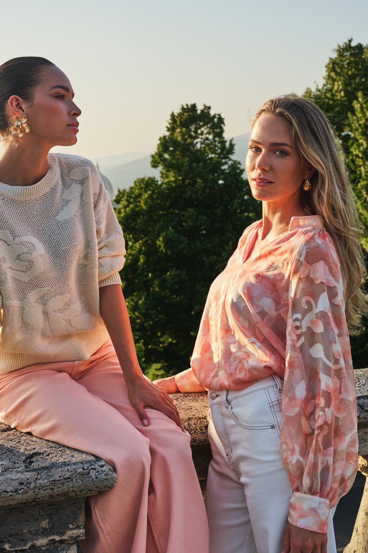 EsQualo blouse Raglan Divine Watercolor Print met kleurrijk waterverf patroon, casual en stijlvol voor dagelijks gebruik.