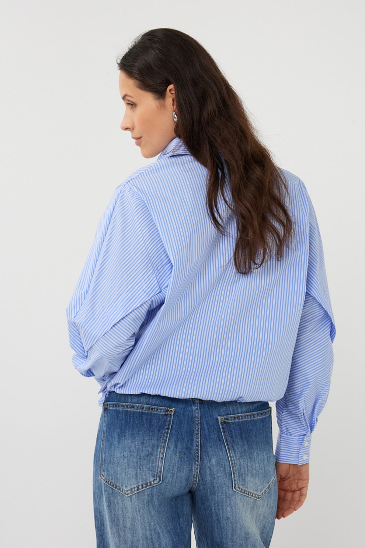 Blouse van EsQualo met blauwe en witte strepen, cropped model met batwing mouwen, casual stijlvolle damesblouse.