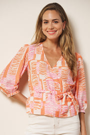 EsQualo wrap blouse met print in Divine Blocks, lichtgewicht met lange mouwen en knoopsluiting, geschikt voor casual en elegante looks