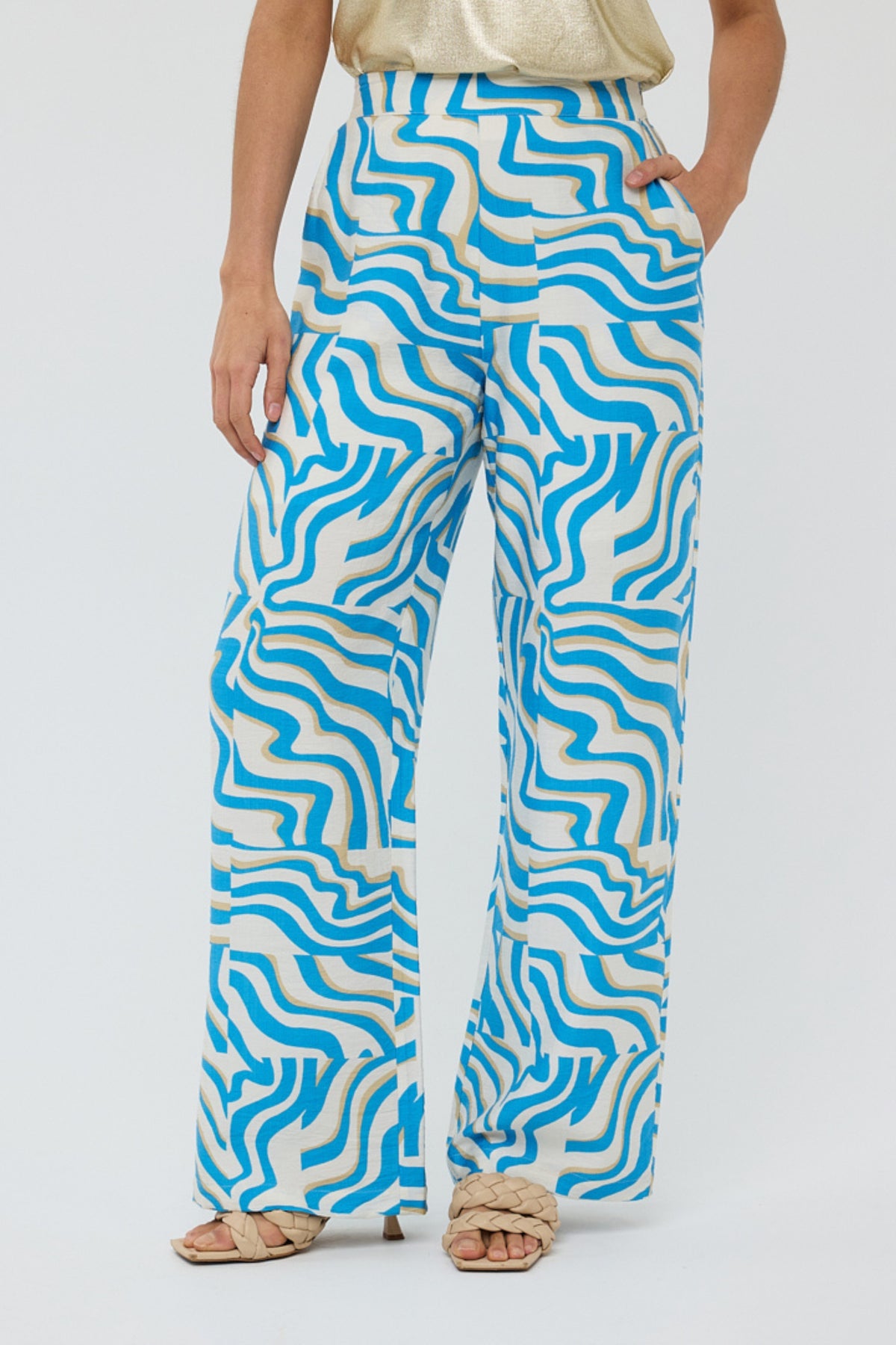EsQualo elektrische broek met zwart-wit zebra print en comfortabele pasvorm, geschikt voor casual en streetwear stijlen.