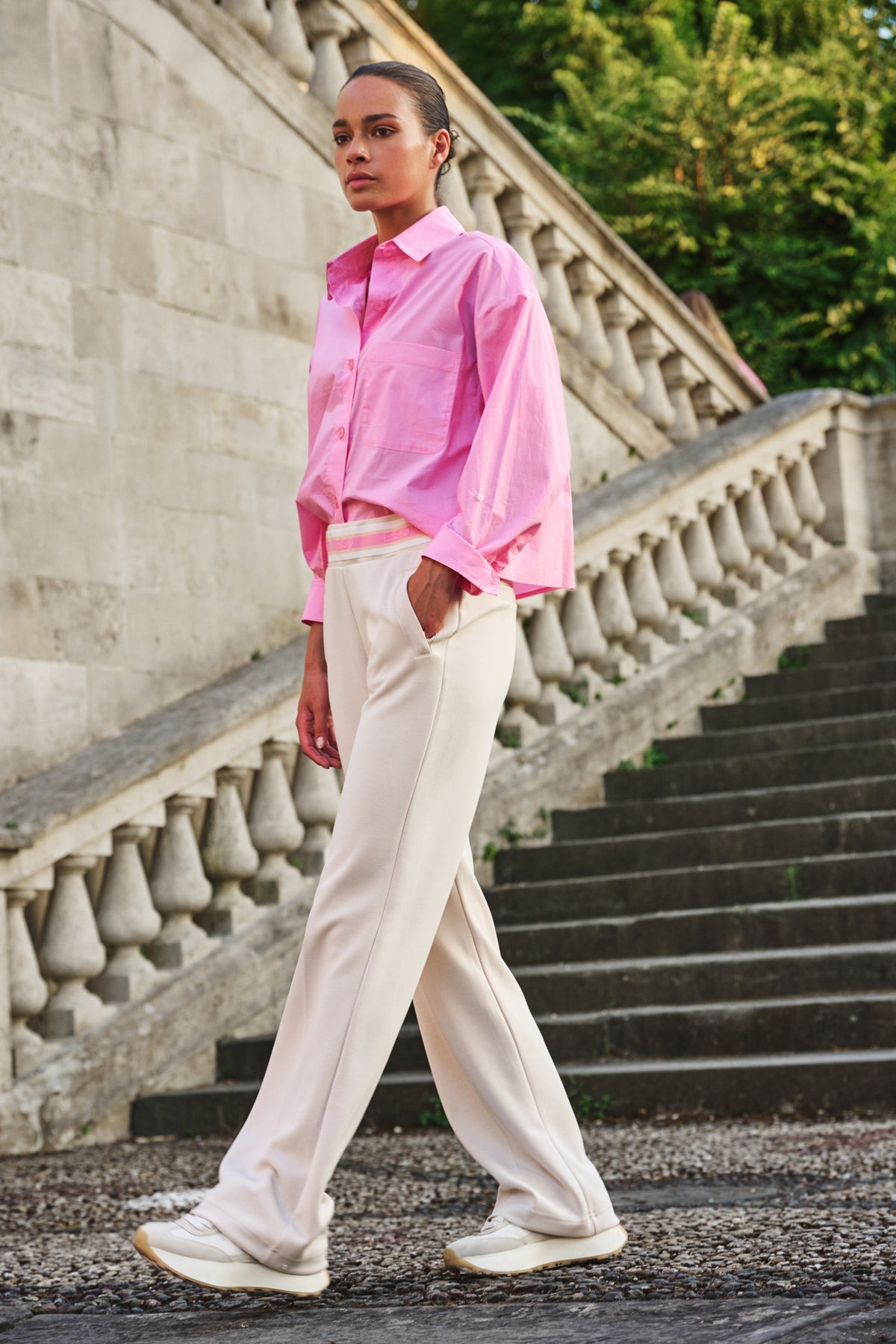Elegante EsQualo Fancy Modal broek in natuurlijke kleur, comfortabel en stijlvol voor dames.