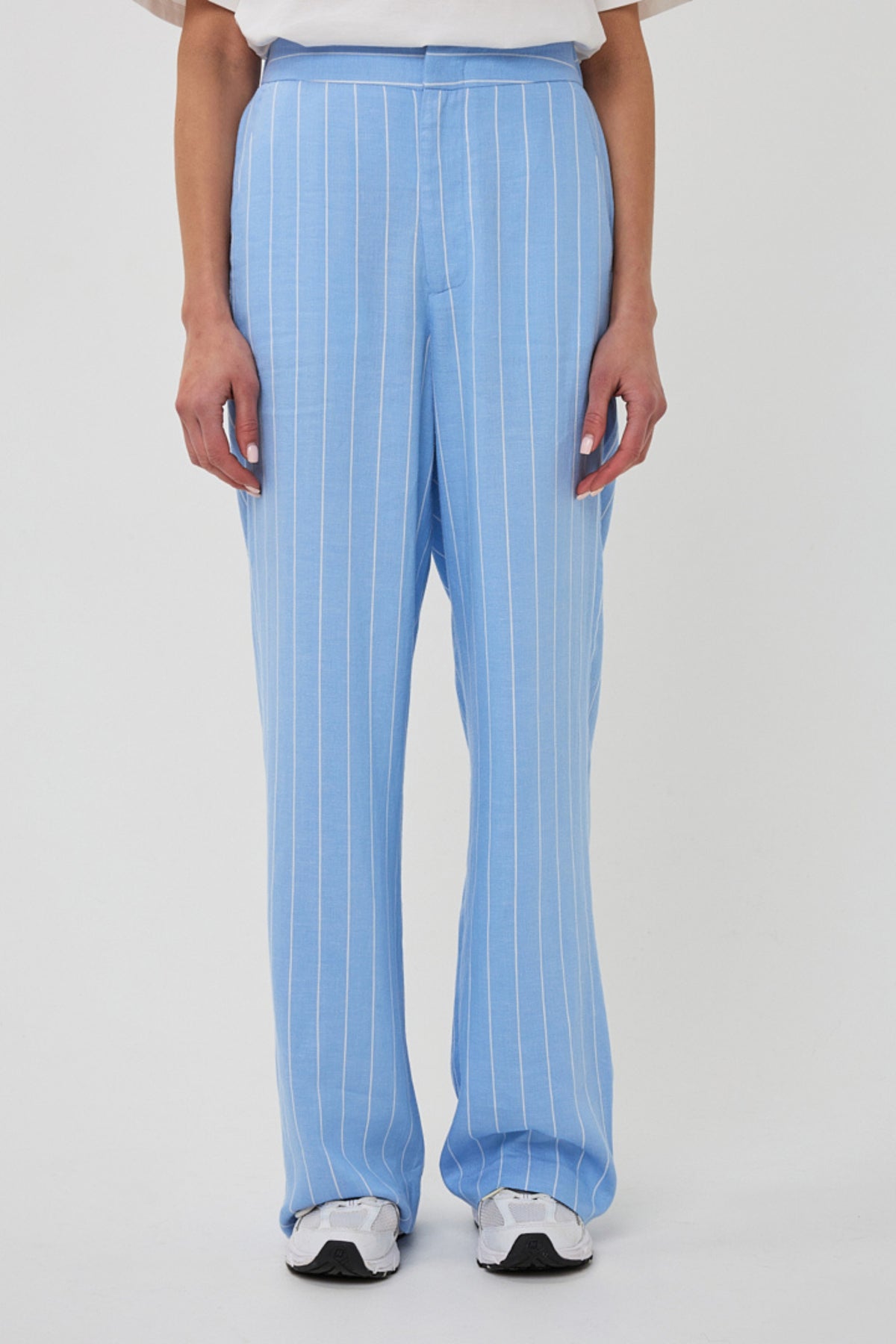 Linnen broek van EsQualo in Pacific Blue, model SP26.17006, met een comfortabele pasvorm en casual stijl.