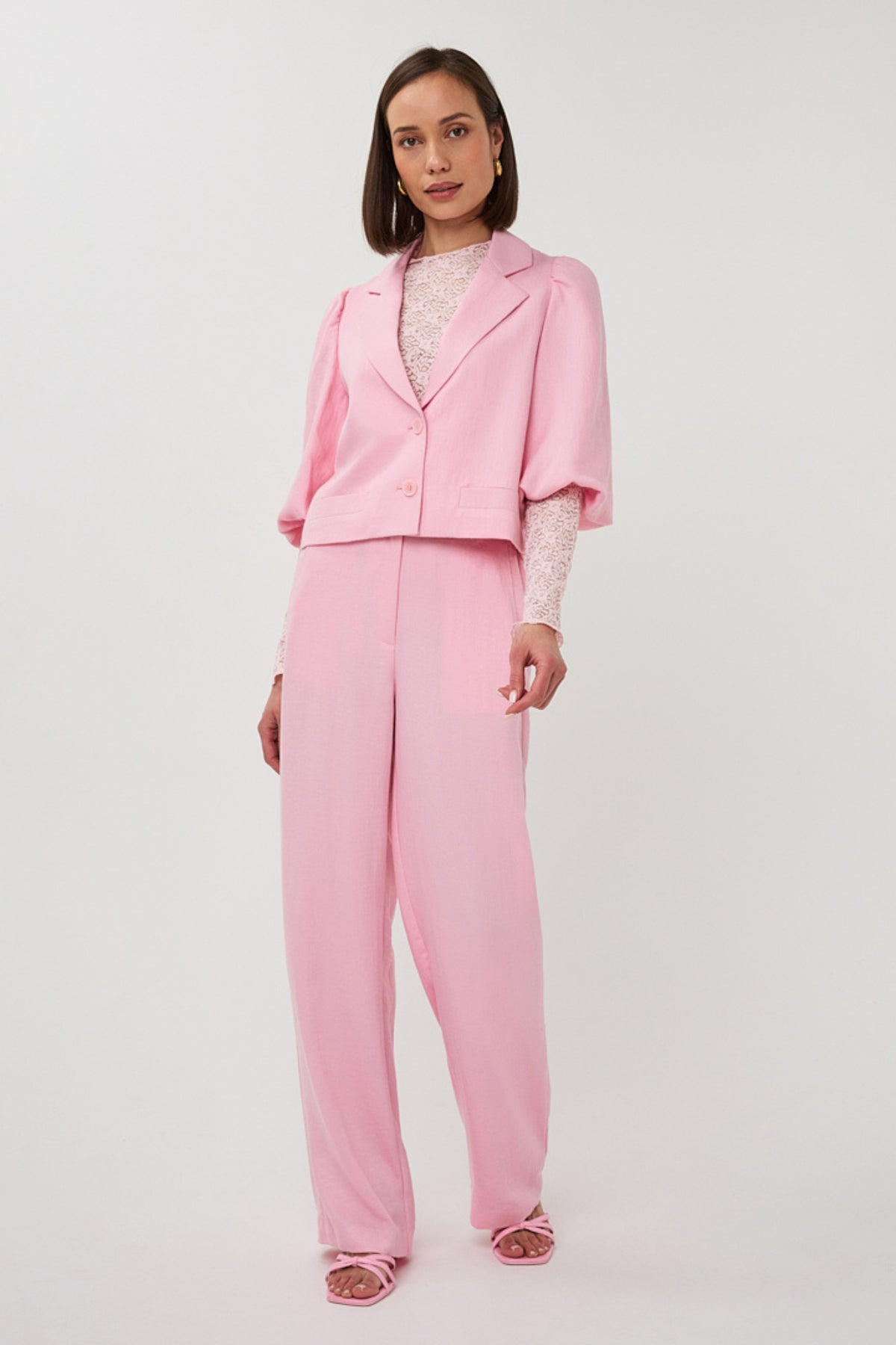 Lichtroze Twill blazer met korte lengte en puffermouwen van EsQualo, romantische stijl en elegante uitstraling.