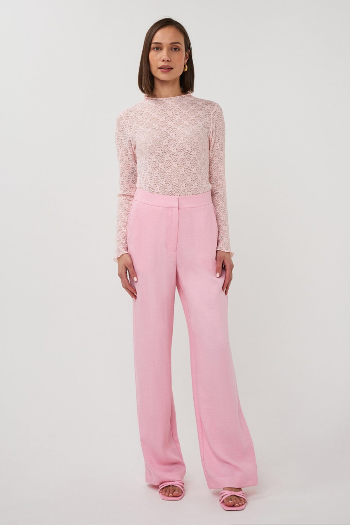 Brede EsQualo Twill broek in Romance Rose kleur met wijde pijpen en comfortabele pasvorm, perfect voor een modieuze look.