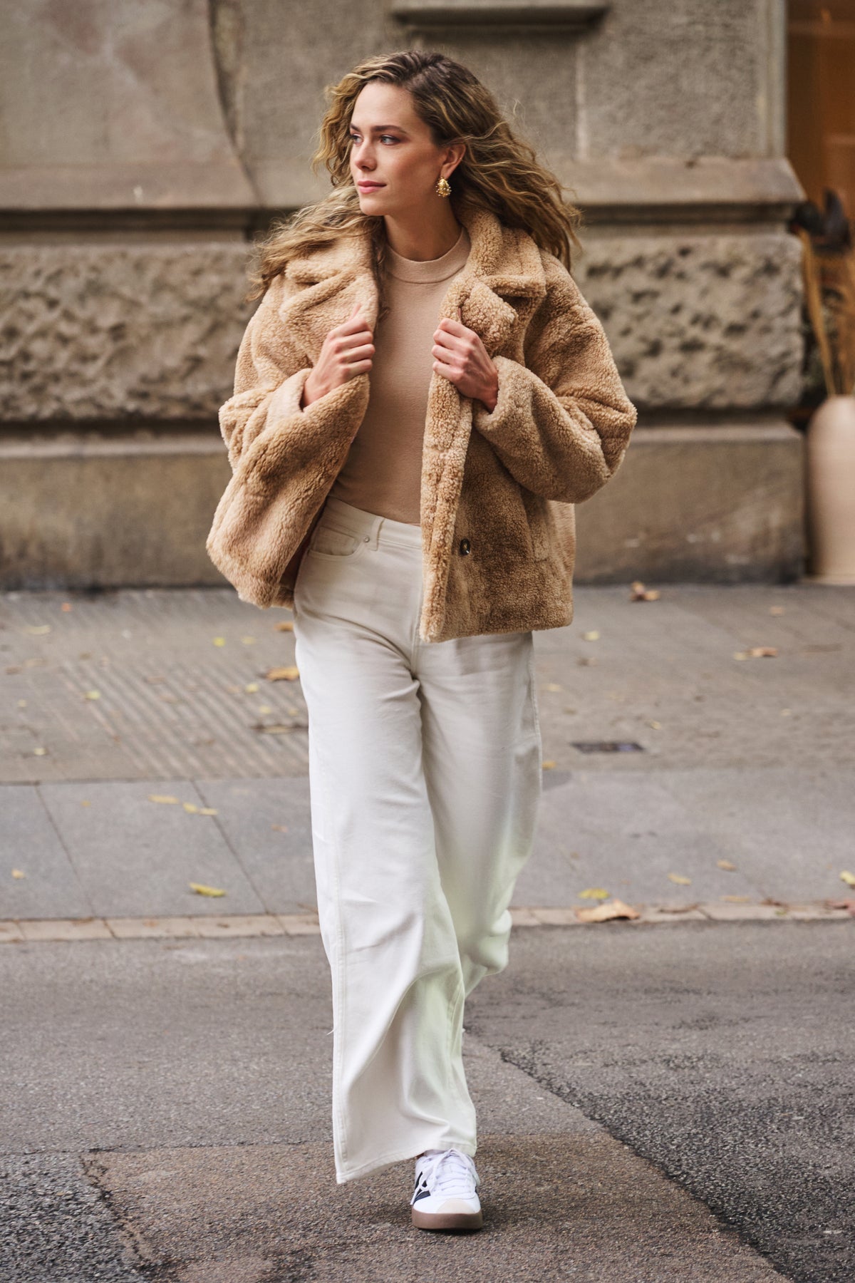 Offwhite EsQualo wide leg broek met vijf zakken, loszittend en comfortabel, geschikt voor casual en stijlvolle outfits.