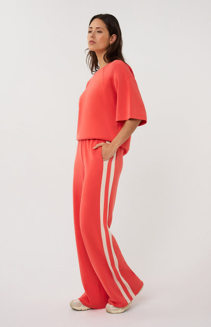 EsQualo Broek Wide Stripe Modal Chili Red SP26.05006 Stretchshop.nl